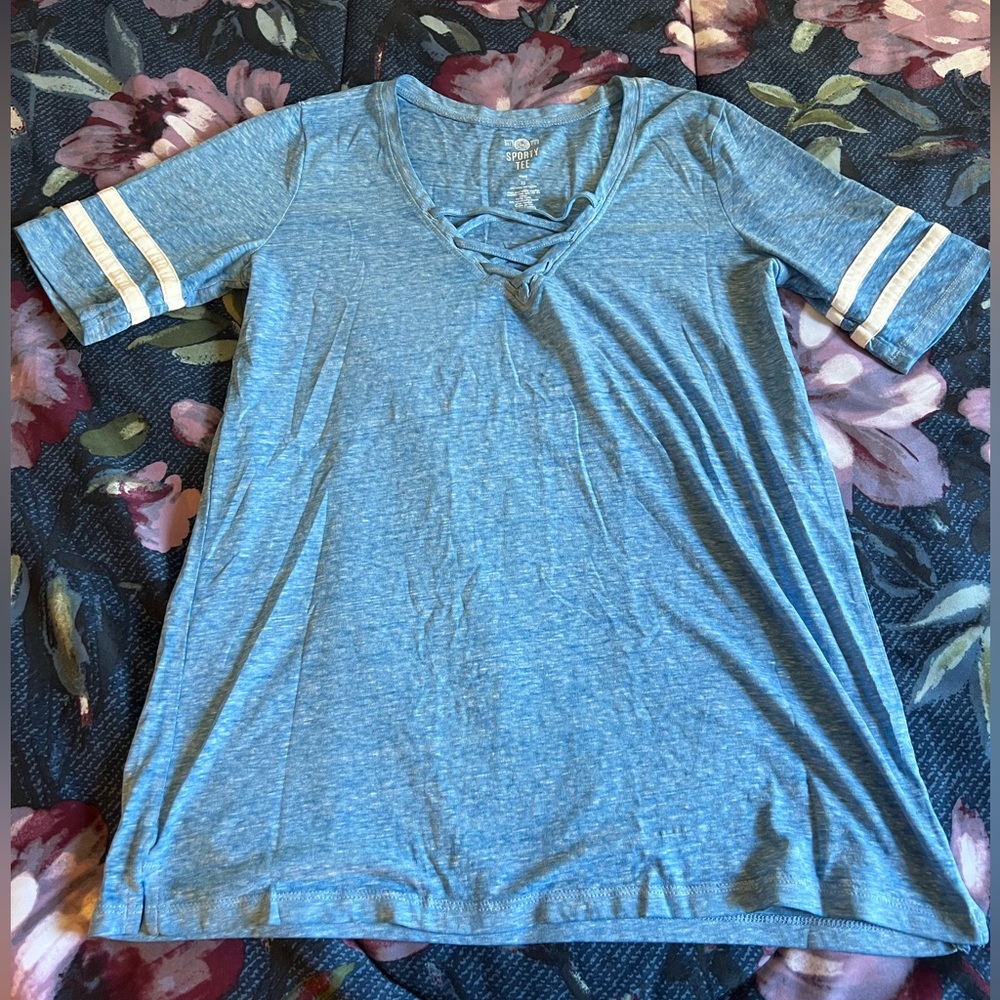 SO sporty tee XS blue and white neck with detail.
Hardly worn, like new